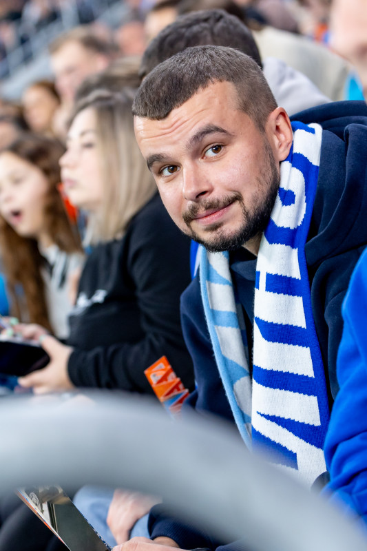 «Все в наших цветах»: болельщики на матче «Зенит»—«Локомотив»