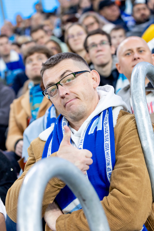 «Все в наших цветах»: болельщики на матче «Зенит»—«Локомотив»