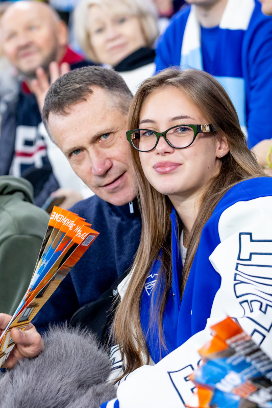 «Все в наших цветах»: болельщики на матче «Зенит»—«Локомотив»