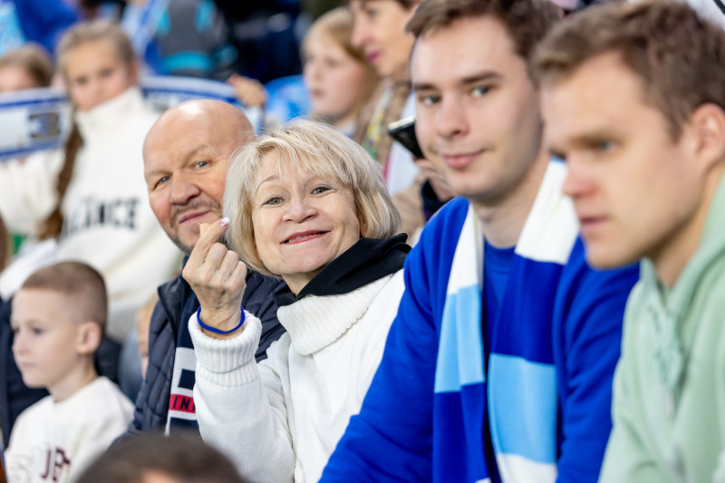 «Все в наших цветах»: болельщики на матче «Зенит»—«Локомотив»