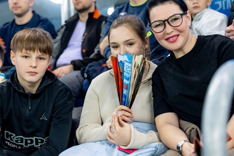 «Все в наших цветах»: болельщики на матче «Зенит»—«Локомотив»