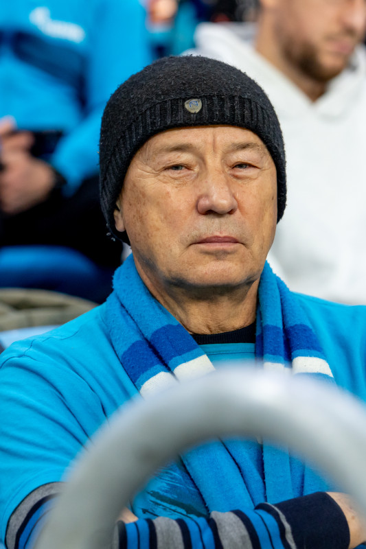 «Все в наших цветах»: болельщики на матче «Зенит»—«Локомотив»