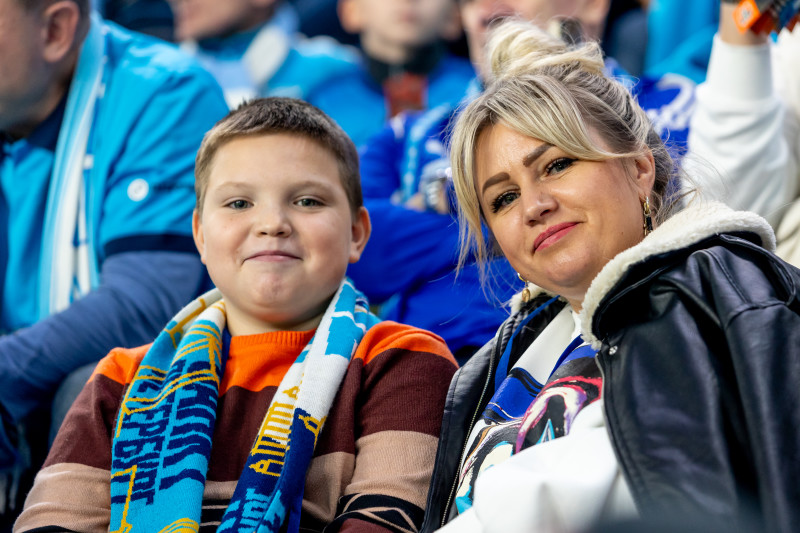 «Все в наших цветах»: болельщики на матче «Зенит»—«Локомотив»