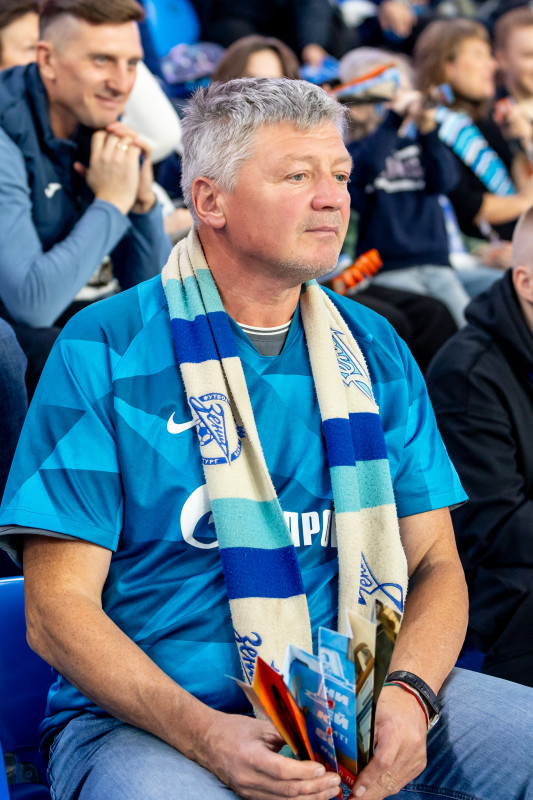 «Все в наших цветах»: болельщики на матче «Зенит»—«Локомотив»