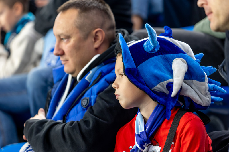 «Все в наших цветах»: болельщики на матче «Зенит»—«Локомотив»