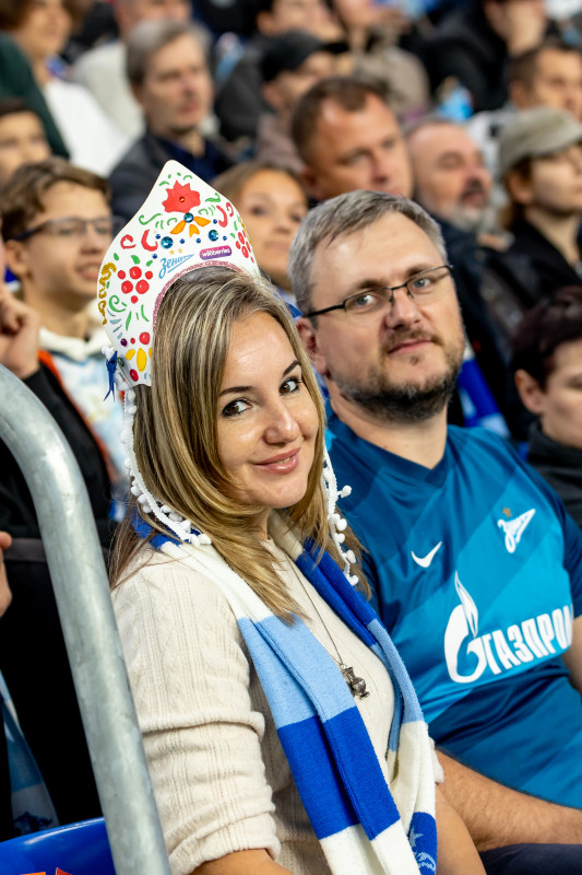 «Все в наших цветах»: болельщики на матче «Зенит»—«Локомотив»