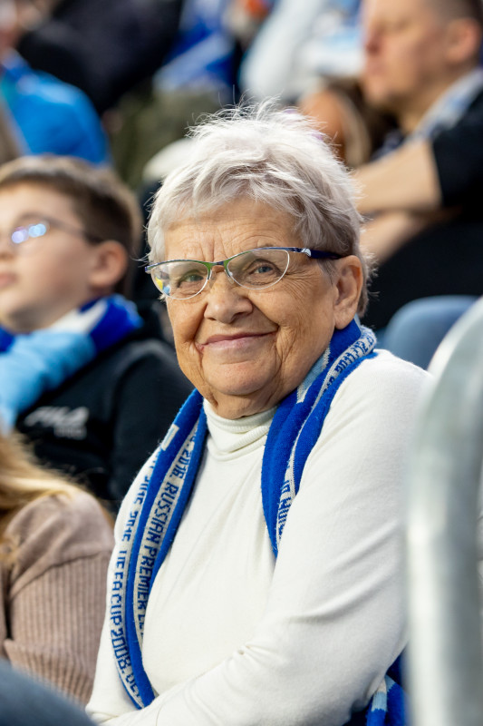 «Все в наших цветах»: болельщики на матче «Зенит»—«Локомотив»