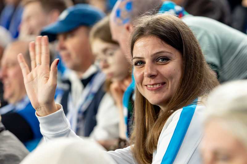 «Все в наших цветах»: болельщики на матче «Зенит»—«Локомотив»