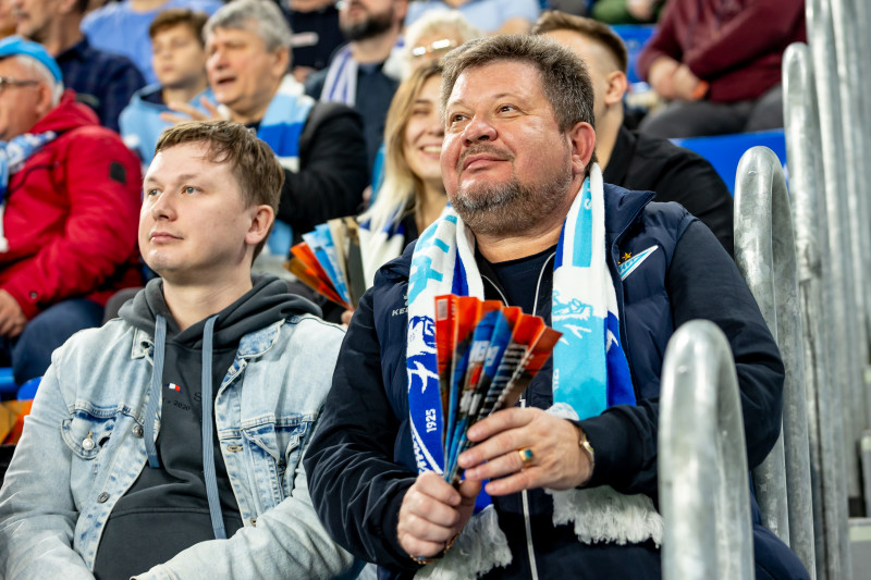 «Все в наших цветах»: болельщики на матче «Зенит»—«Локомотив»