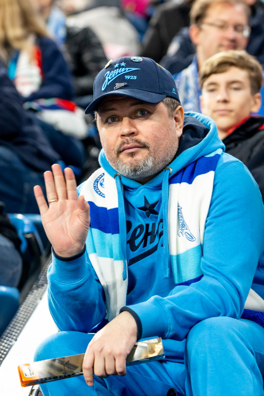 «Все в наших цветах»: болельщики на матче «Зенит»—«Локомотив»