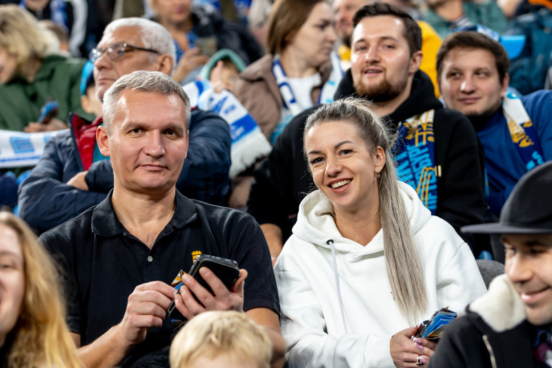 «Все в наших цветах»: болельщики на матче «Зенит»—«Локомотив»