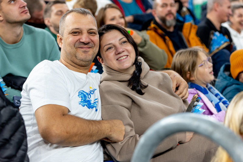 «Все в наших цветах»: болельщики на матче «Зенит»—«Локомотив»