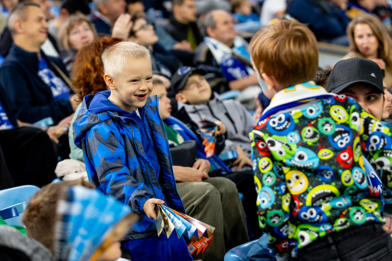 «Все в наших цветах»: болельщики на матче «Зенит»—«Локомотив»