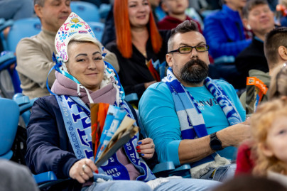 «Все в наших цветах»: болельщики на матче «Зенит»—«Локомотив»