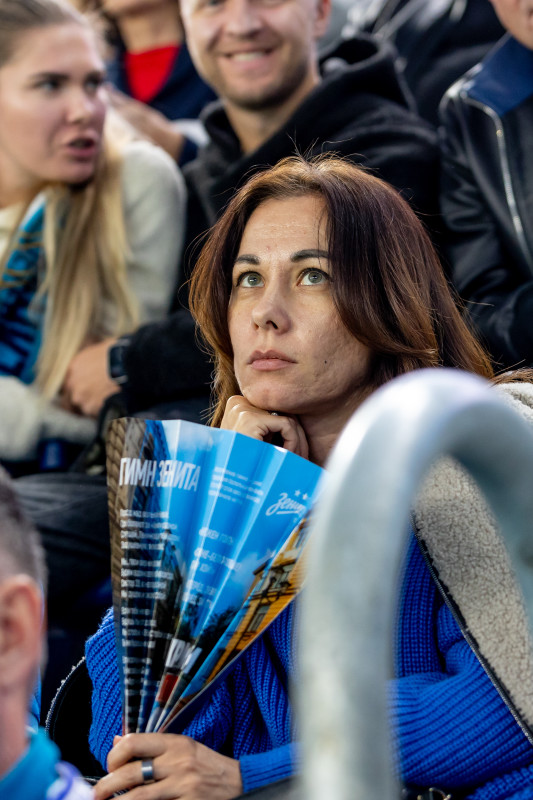 «Все в наших цветах»: болельщики на матче «Зенит»—«Локомотив»