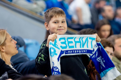 «Все в наших цветах»: болельщики на матче «Зенит»—«Локомотив»