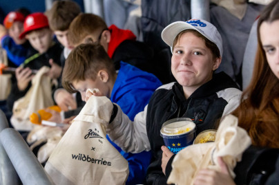 «Зенит»—«Локомотив»: дети из Курской и Белгородской областей с подарками от Wildberries