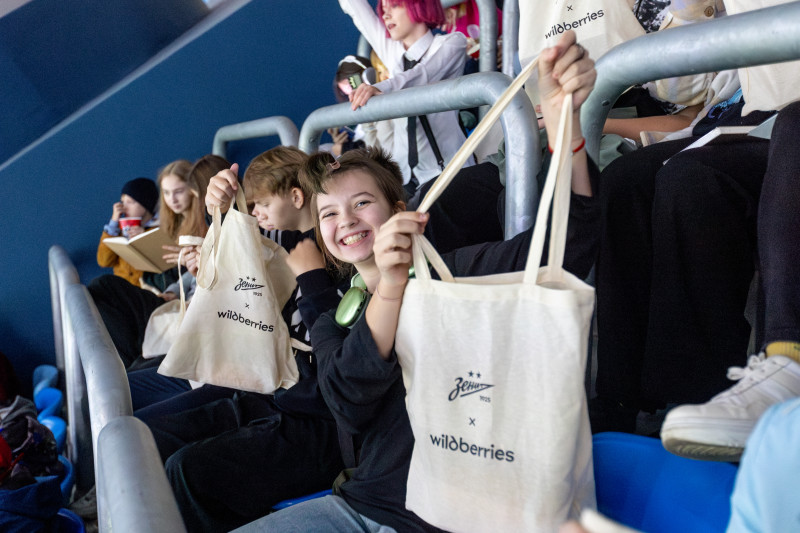 «Зенит»—«Локомотив»: дети из Курской и Белгородской областей с подарками от Wildberries