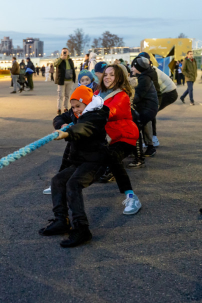 Уличная сцена и активности Wildberries перед матчем «Зенит»—«Локомотив»