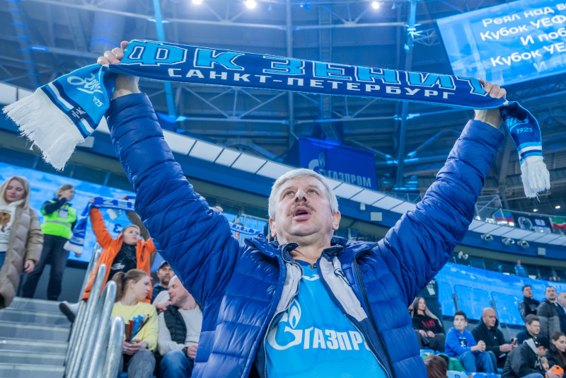 «Все в наших цветах»: болельщики на матче «Зенит»—«Динамо» (Махачкала)