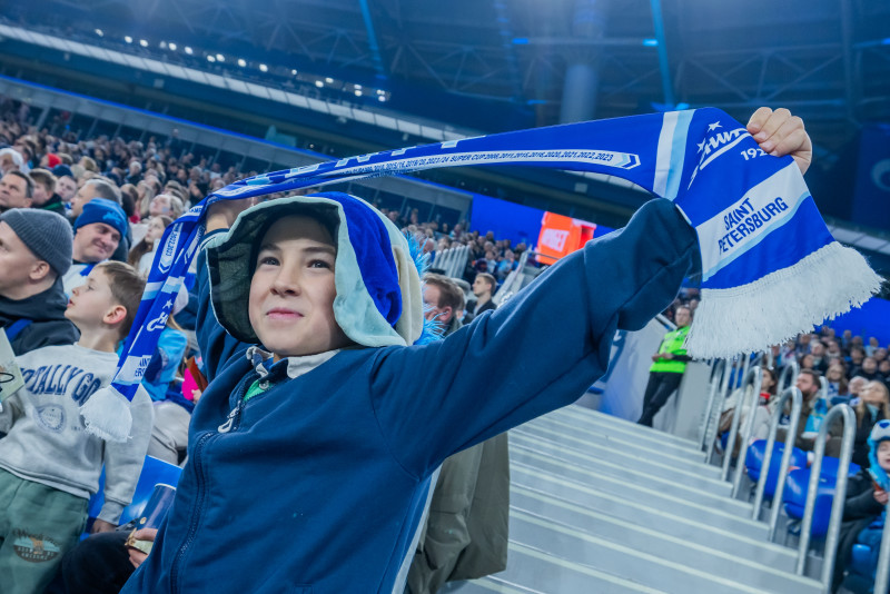 «Все в наших цветах»: болельщики на матче «Зенит»—«Динамо» (Махачкала)