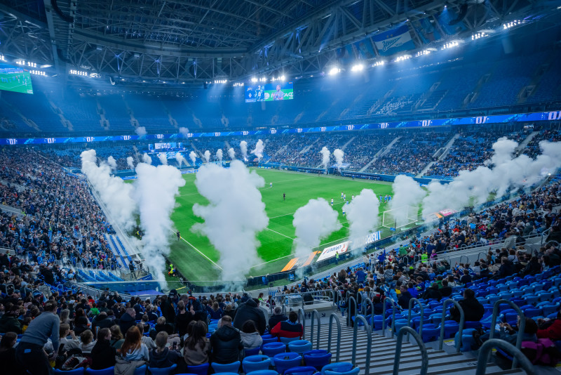 «Все в наших цветах»: болельщики на матче «Зенит»—«Динамо» (Махачкала)