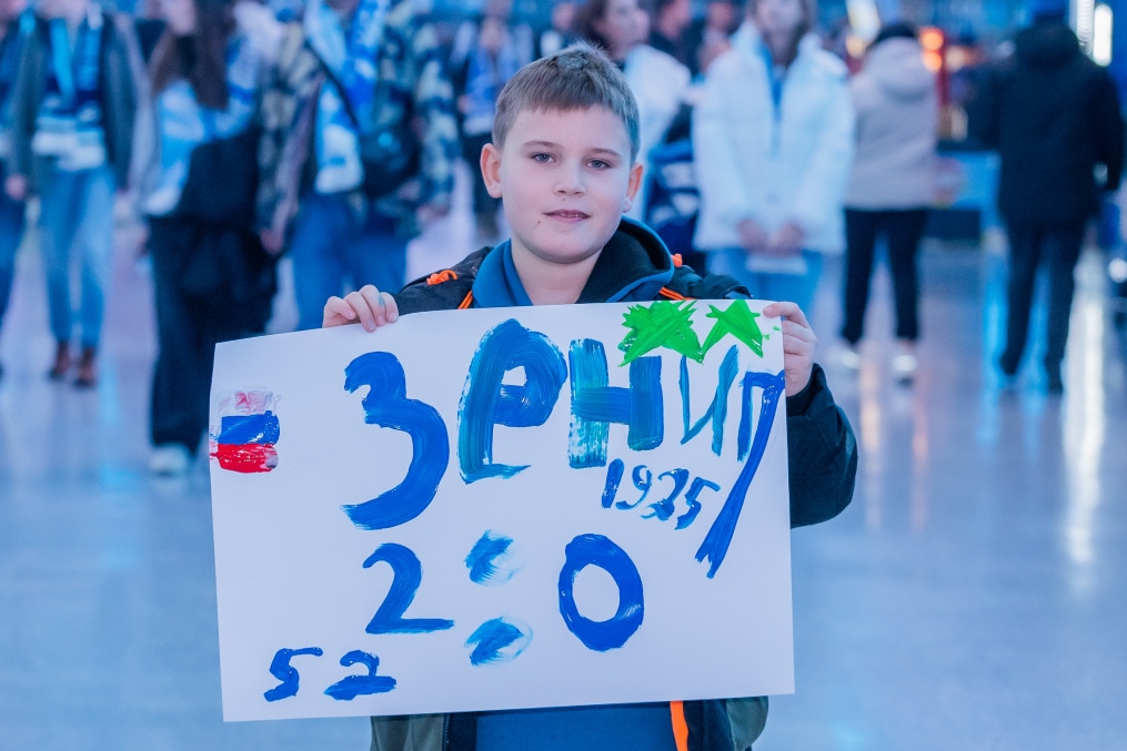 «Все в наших цветах»: болельщики на матче «Зенит»—«Динамо» (Махачкала)