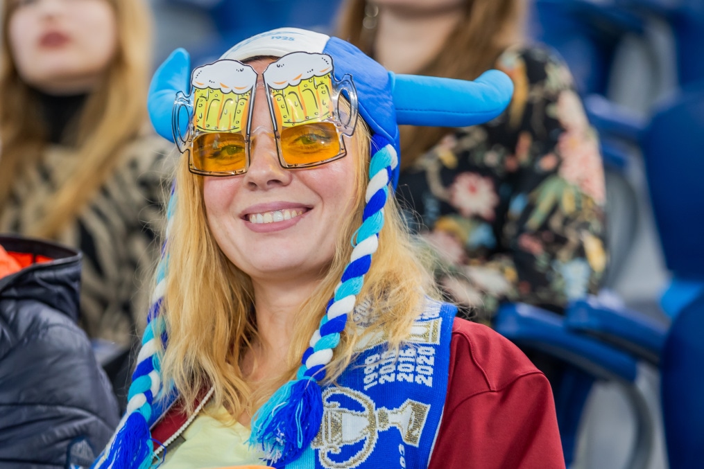 «Все в наших цветах»: болельщики на матче «Зенит»—«Динамо» (Махачкала)