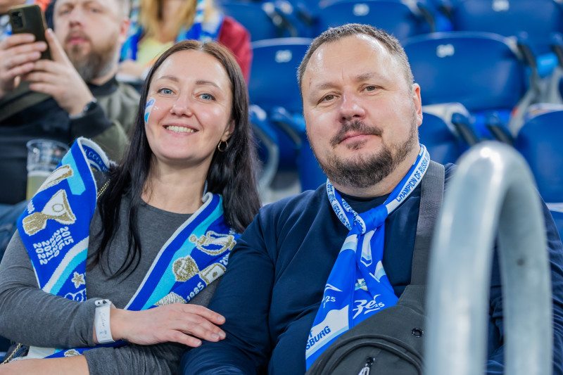 «Все в наших цветах»: болельщики на матче «Зенит»—«Динамо» (Махачкала)