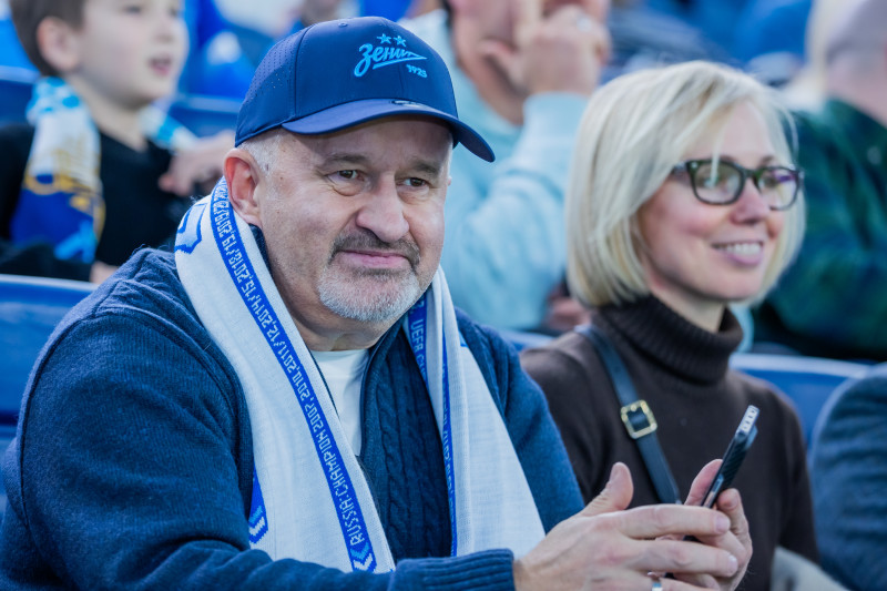 «Все в наших цветах»: болельщики на матче «Зенит»—«Динамо» (Махачкала)