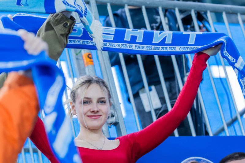 «Все в наших цветах»: болельщики на матче «Зенит»—«Динамо» (Махачкала)