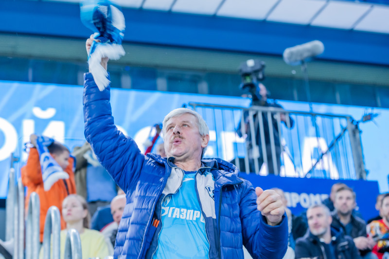 «Все в наших цветах»: болельщики на матче «Зенит»—«Динамо» (Махачкала)