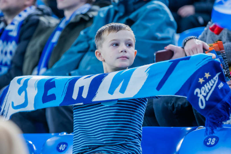 «Все в наших цветах»: болельщики на матче «Зенит»—«Динамо» (Махачкала)