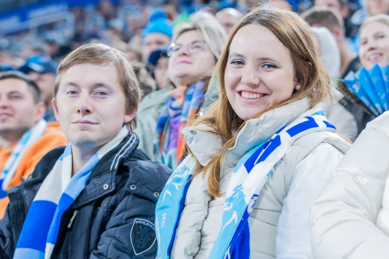 «Все в наших цветах»: болельщики на матче «Зенит»—«Динамо» (Махачкала)