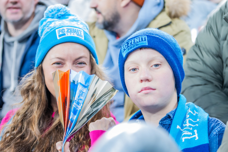 «Все в наших цветах»: болельщики на матче «Зенит»—«Динамо» (Махачкала)