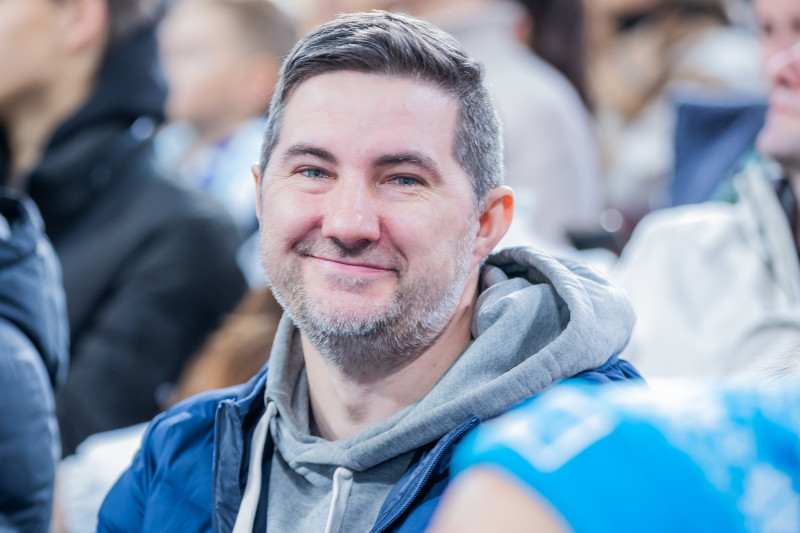 «Все в наших цветах»: болельщики на матче «Зенит»—«Динамо» (Махачкала)