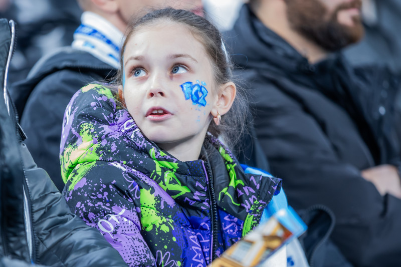 «Все в наших цветах»: болельщики на матче «Зенит»—«Динамо» (Махачкала)
