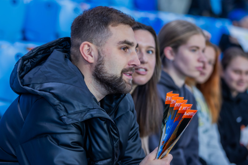 «Все в наших цветах»: болельщики на матче «Зенит»—«Динамо» (Махачкала)