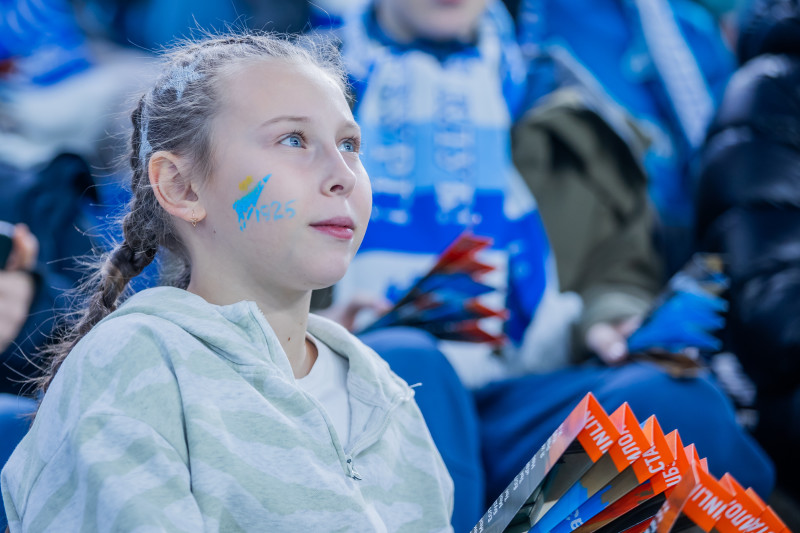 «Все в наших цветах»: болельщики на матче «Зенит»—«Динамо» (Махачкала)