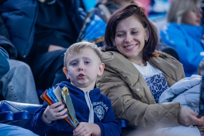 «Все в наших цветах»: болельщики на матче «Зенит»—«Динамо» (Махачкала)