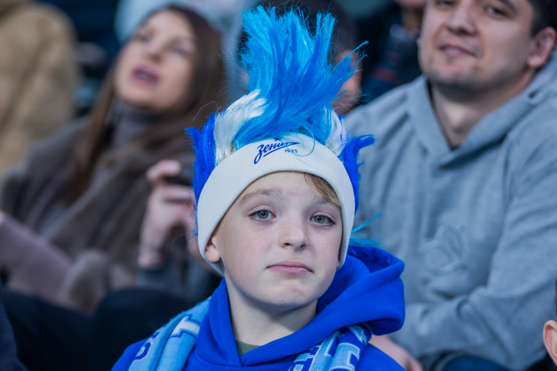 «Все в наших цветах»: болельщики на матче «Зенит»—«Динамо» (Махачкала)