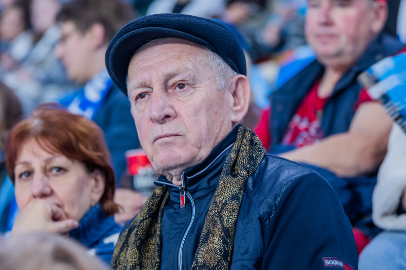 «Все в наших цветах»: болельщики на матче «Зенит»—«Динамо» (Махачкала)