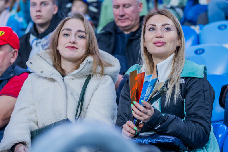 «Все в наших цветах»: болельщики на матче «Зенит»—«Динамо» (Махачкала)