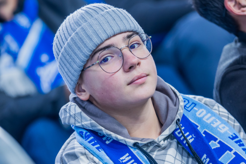 «Все в наших цветах»: болельщики на матче «Зенит»—«Динамо» (Махачкала)