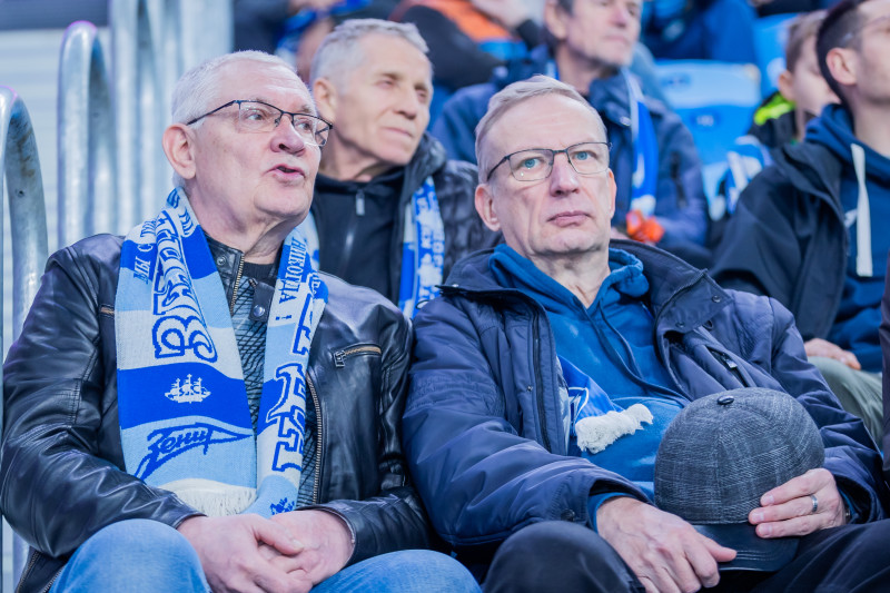 «Все в наших цветах»: болельщики на матче «Зенит»—«Динамо» (Махачкала)