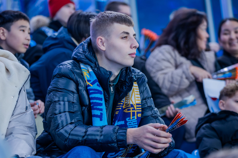 «Все в наших цветах»: болельщики на матче «Зенит»—«Динамо» (Махачкала)