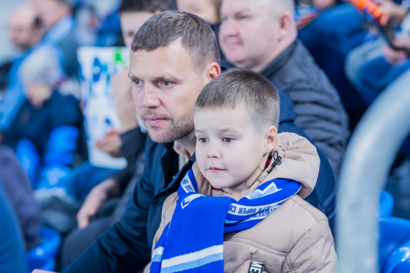 «Все в наших цветах»: болельщики на матче «Зенит»—«Динамо» (Махачкала)