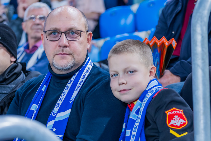 «Все в наших цветах»: болельщики на матче «Зенит»—«Динамо» (Махачкала)