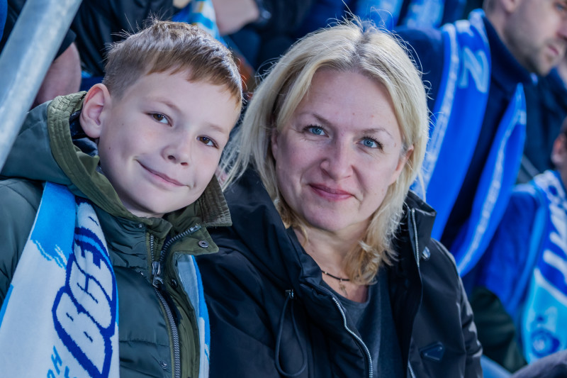 «Все в наших цветах»: болельщики на матче «Зенит»—«Динамо» (Махачкала)