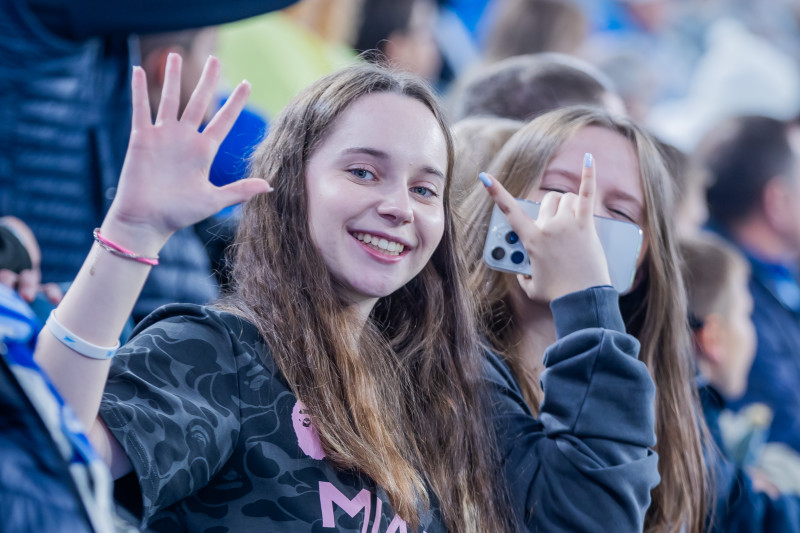 «Все в наших цветах»: болельщики на матче «Зенит»—«Динамо» (Махачкала)